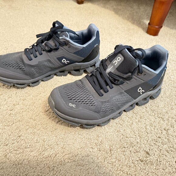 $169 Authentic ON Running Swiss Engineering Women's Black Sneakers Sz.7.5 - Picture 1 of 12